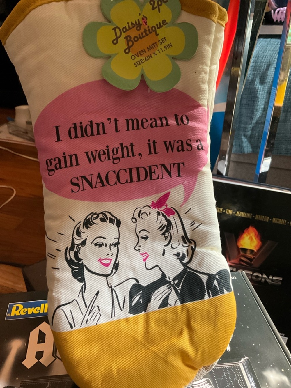 "Snaccident" oven mitt set from the Daisy Boutique Brand Pink and Yellow - Picture 6 of 7